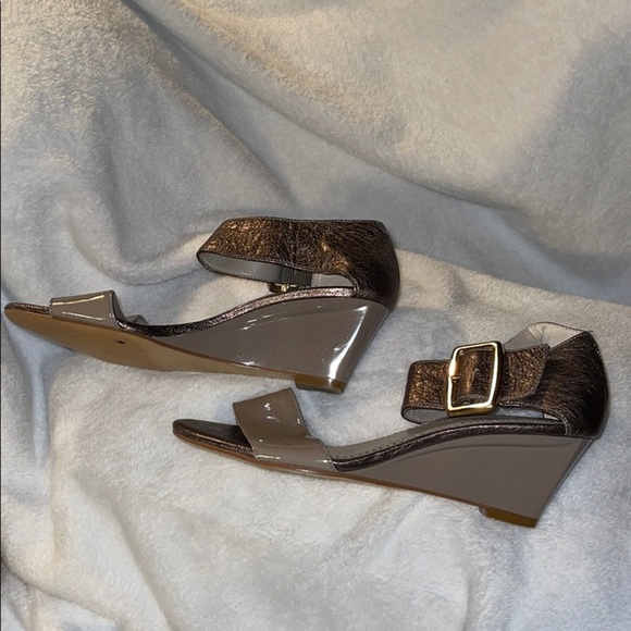 Nine West Tan Wedges w/Patent Leather Accents - Picture 4 of 10